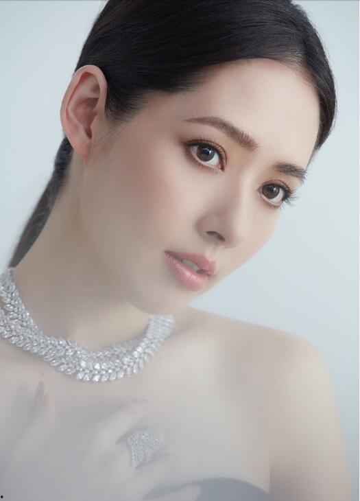 爆料最新郭碧婷照片,优雅气质尽显！